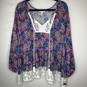 Matilda Jane Sew Perfect peasant top with a floral print and white lace trim LG